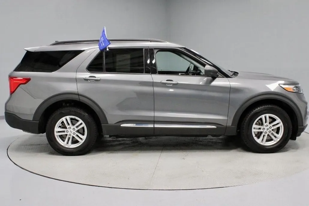 2022 Ford Explorer XLT photo 1