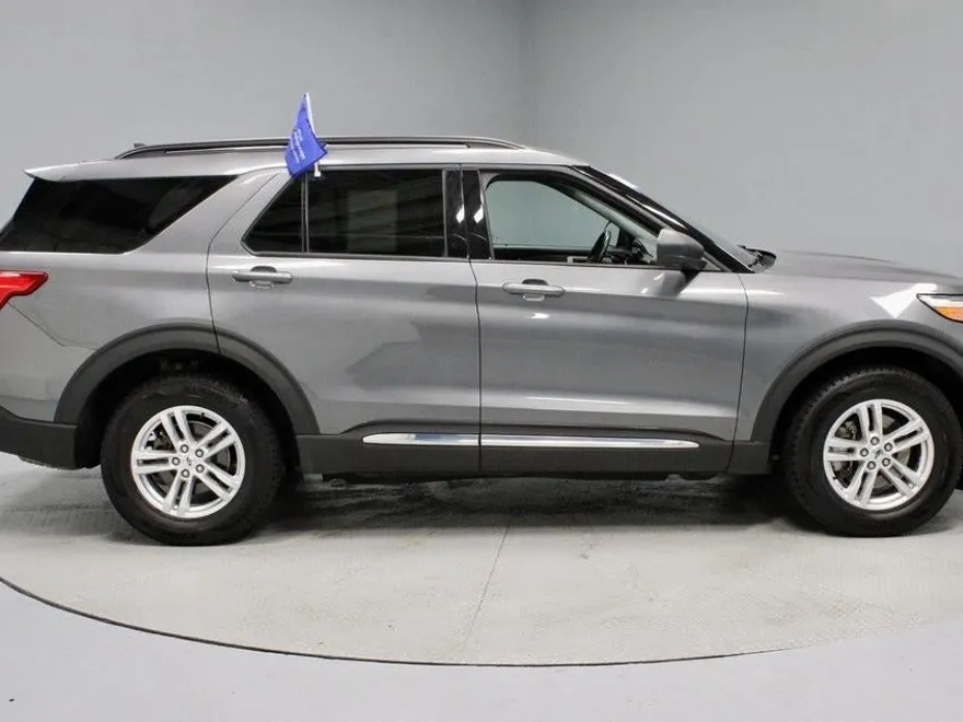 2022 Ford Explorer XLT photo 1
