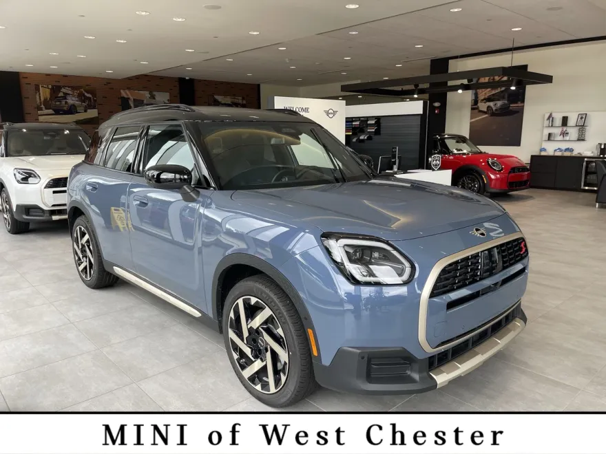 2025 Mini Cooper S ALL4 Iconic photo 1