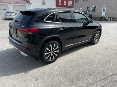 2021 Mercedes Benz GLA 250 4MATIC photo 4