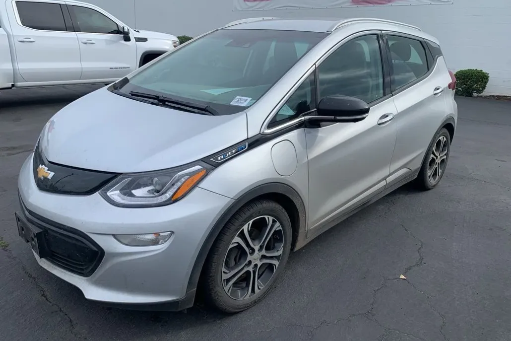 2017 Chevrolet Bolt EV Premier photo 1