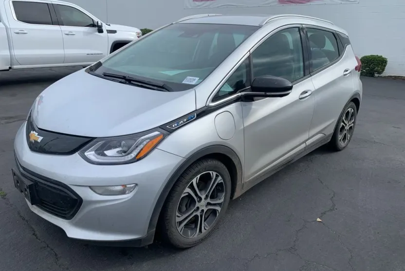 2017 Chevrolet Bolt EV Premier photo 1