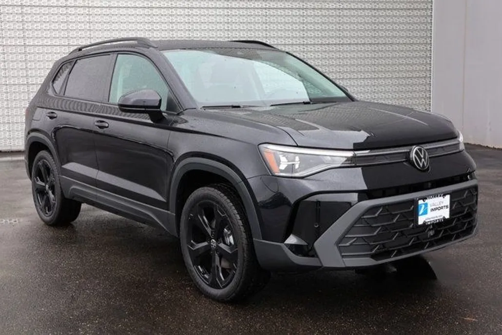 2025 Volkswagen Taos SE photo 1