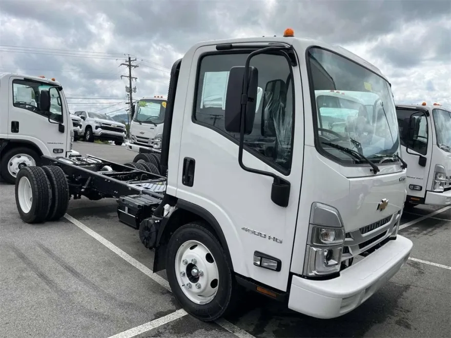2024 Chevrolet Silverado 4500HD Base photo 1