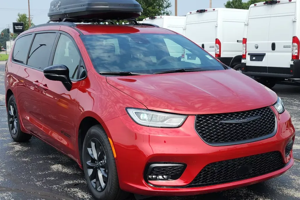 2025 Chrysler Pacifica photo 1