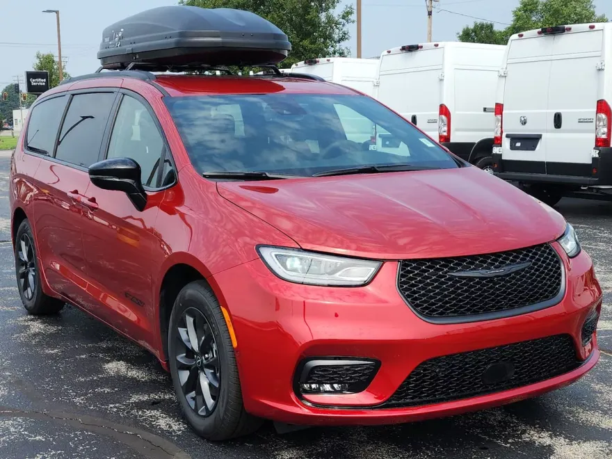2025 Chrysler Pacifica photo 1