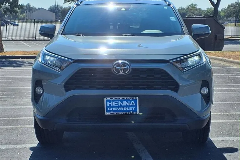 2020 Toyota RAV4 XLE Premium photo 1