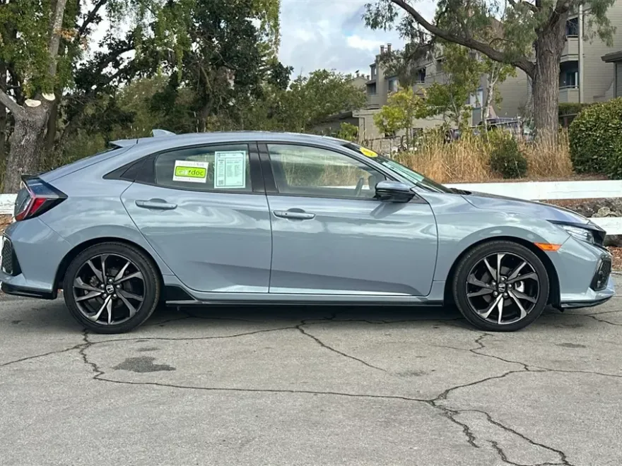 2019 Honda Civic Sport Touring photo 1