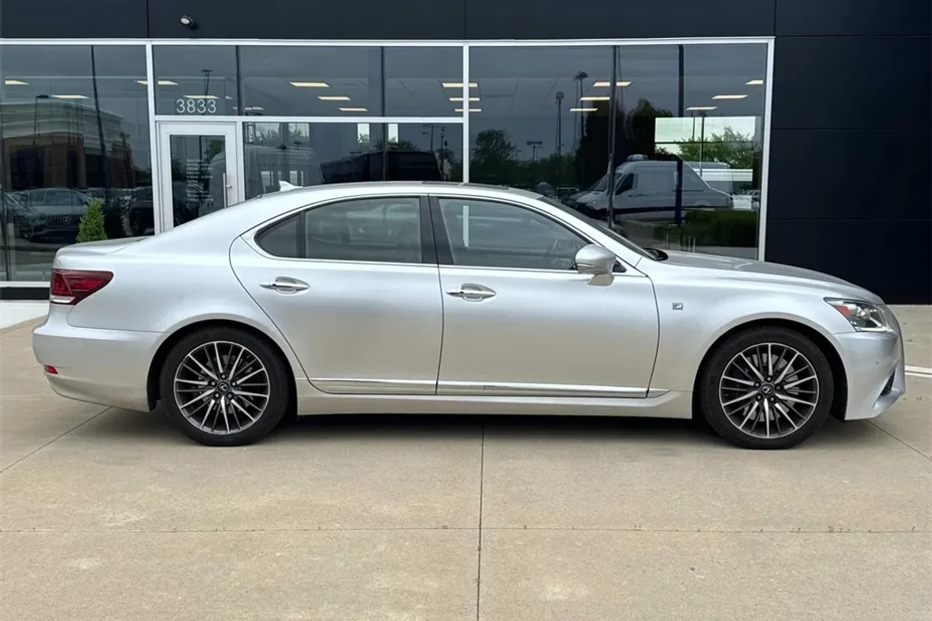 2013 Lexus LS 460 photo 1
