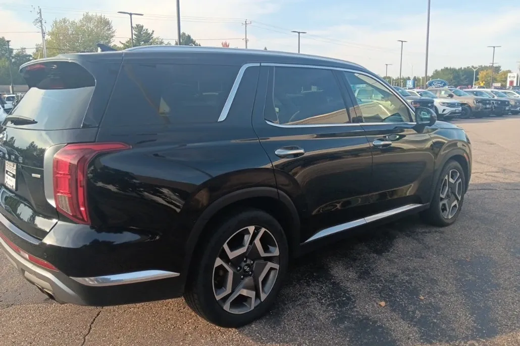 2024 Hyundai Palisade Limited photo 1