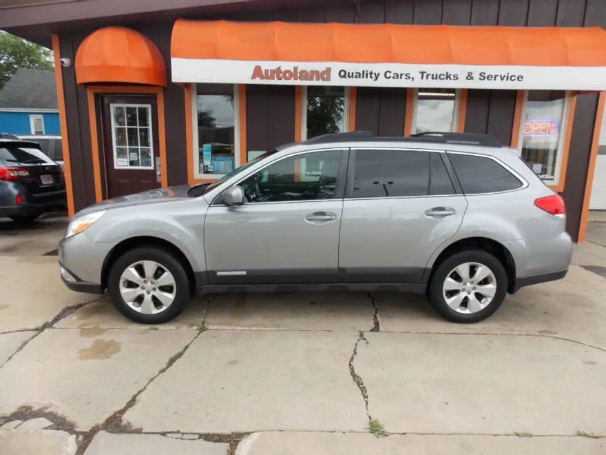 2011 Subaru Outback 2.5i Limited photo 1