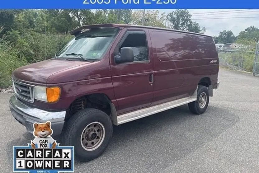 2005 Ford E-250 Cargo photo 1