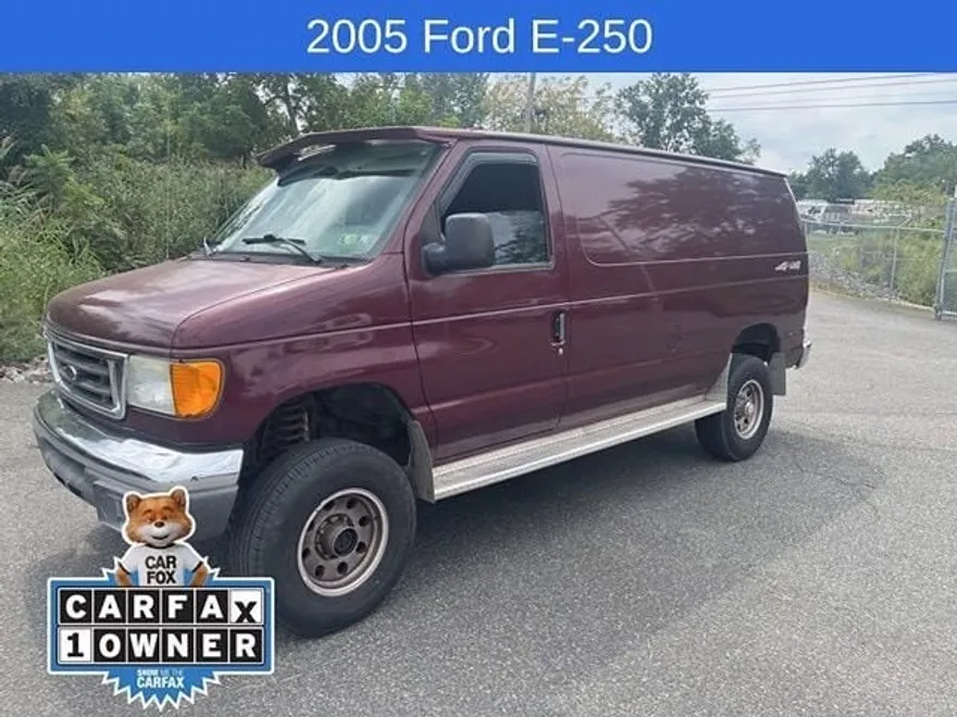 2005 Ford E-250 Cargo photo 1