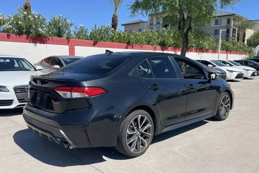 2021 Toyota Corolla SE photo 1