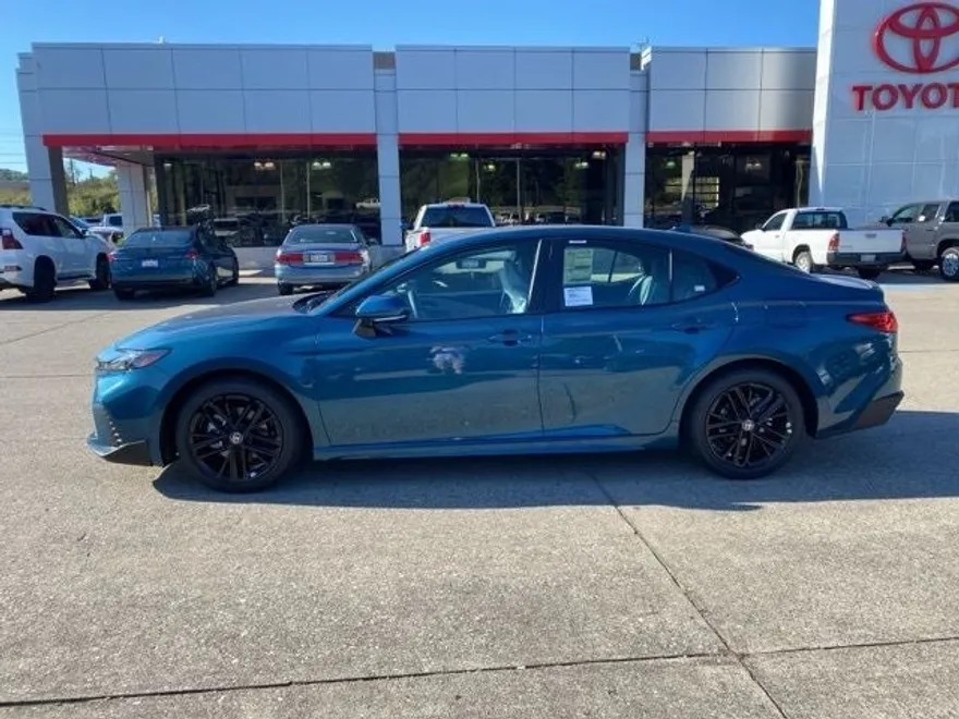2026 Toyota Camry SE photo 1