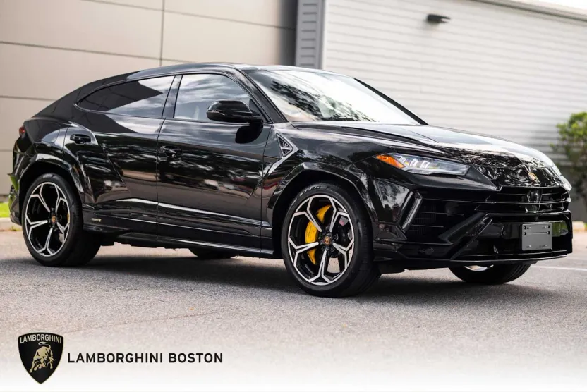 2023 Lamborghini Urus S photo 1