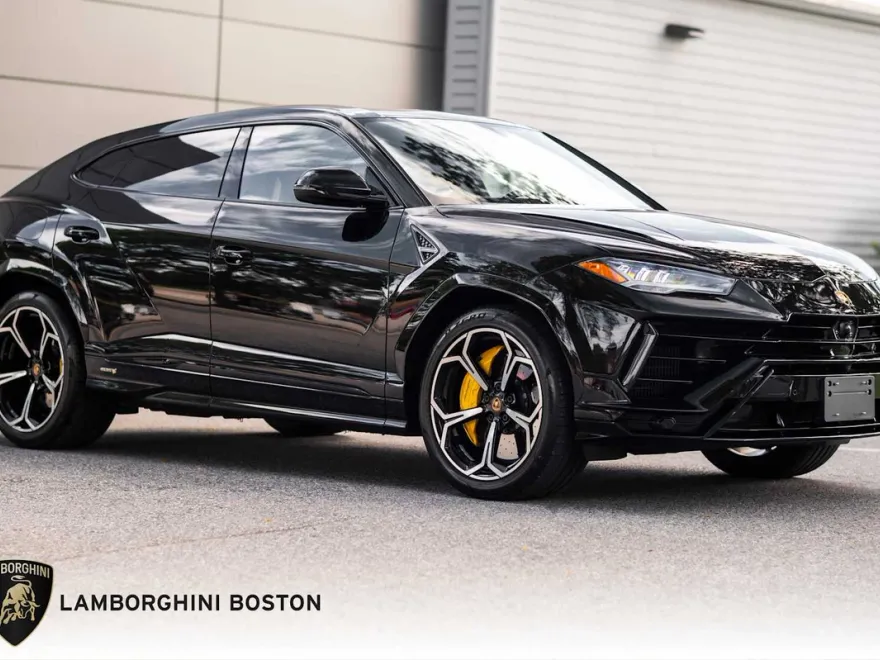 2023 Lamborghini Urus S photo 1