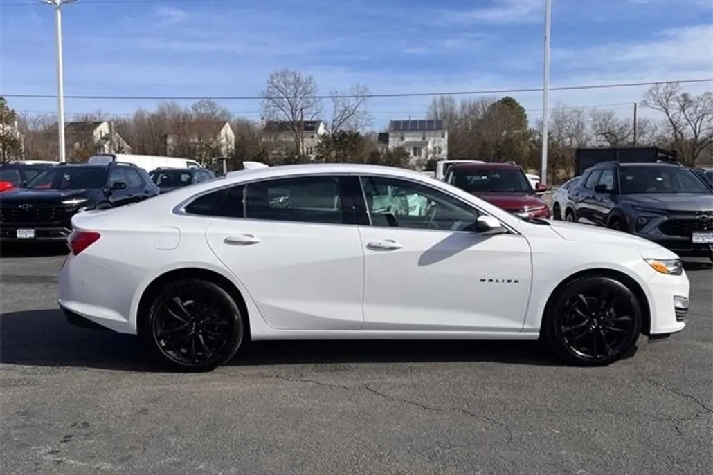 2025 Chevrolet Malibu Premier 2LT photo 1