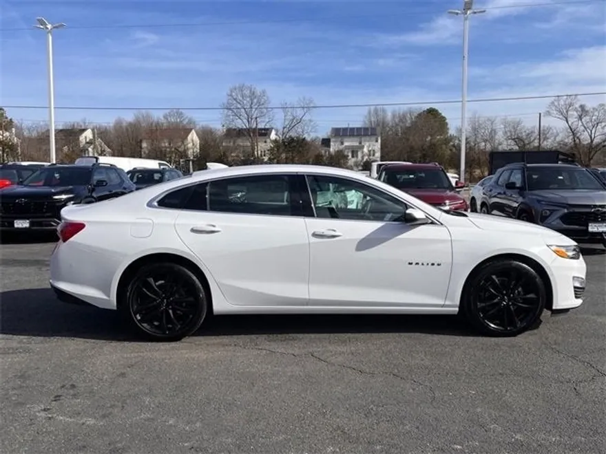 2025 Chevrolet Malibu Premier 2LT photo 1