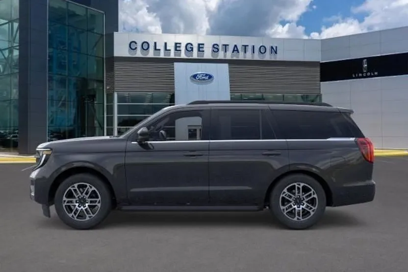 2025 Ford Expedition photo 1