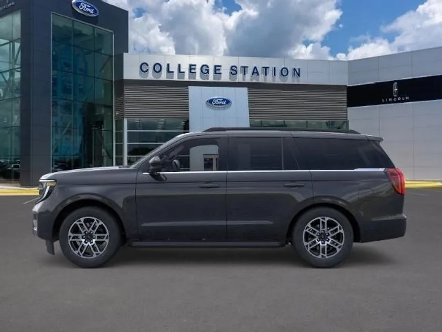 2025 Ford Expedition photo 1