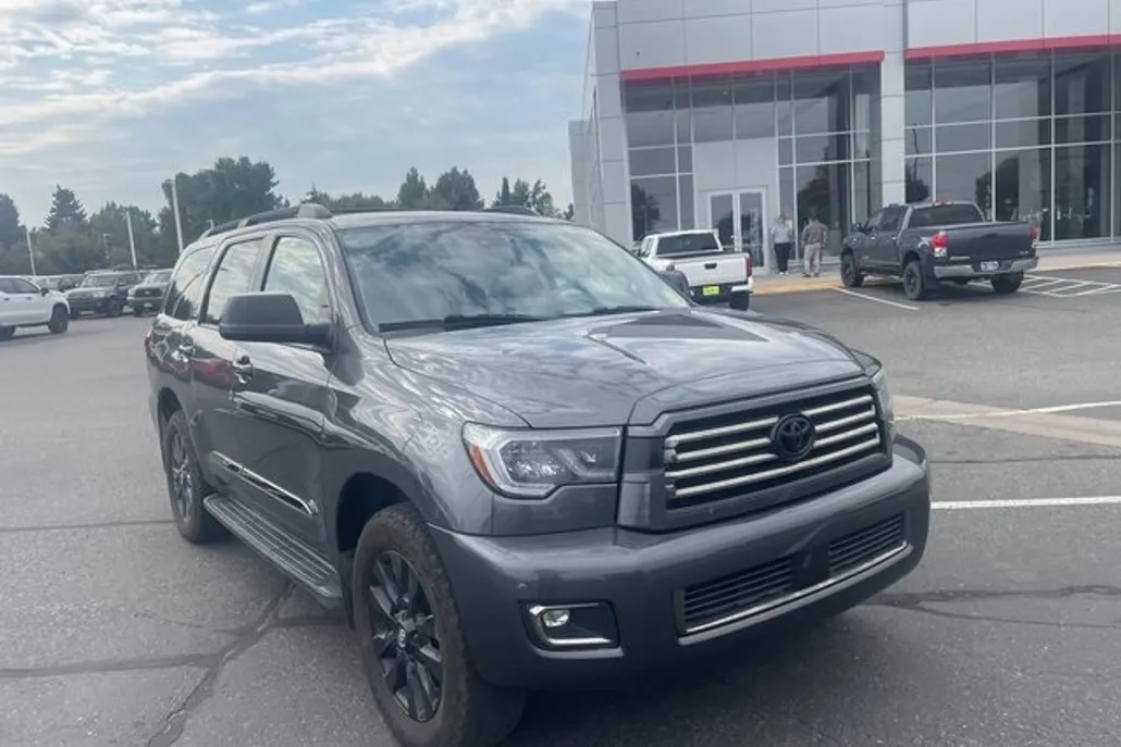 2021 Toyota Sequoia photo 1
