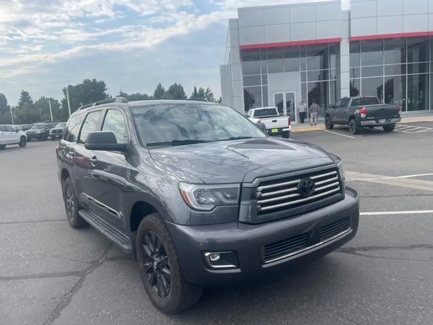 2021 Toyota Sequoia photo 1
