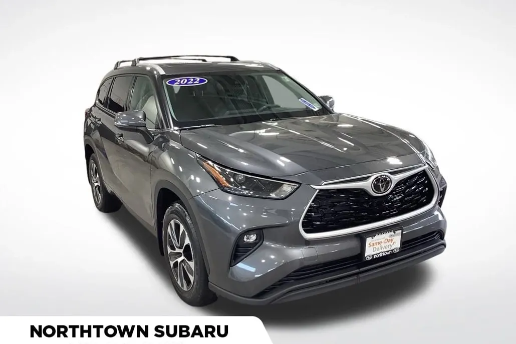 2022 Toyota Highlander XLE photo 1
