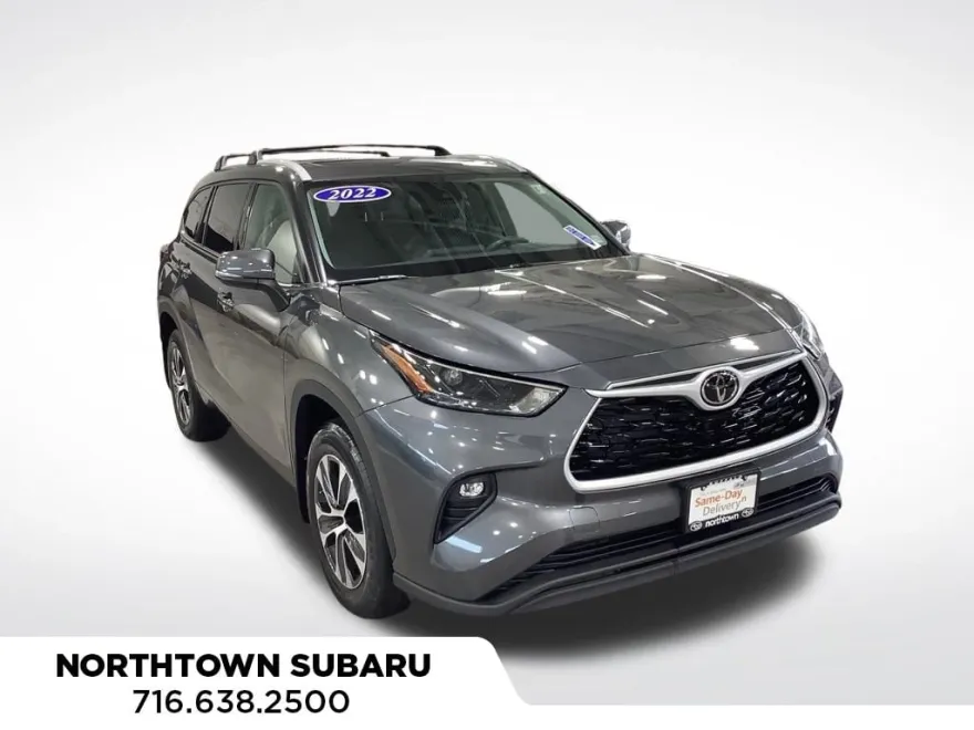 2022 Toyota Highlander XLE photo 1