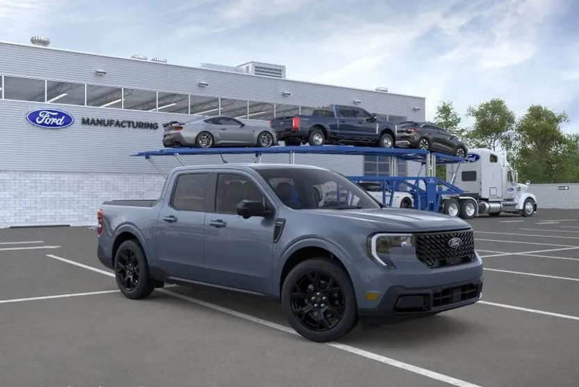 2025 Ford Maverick Lariat photo 1