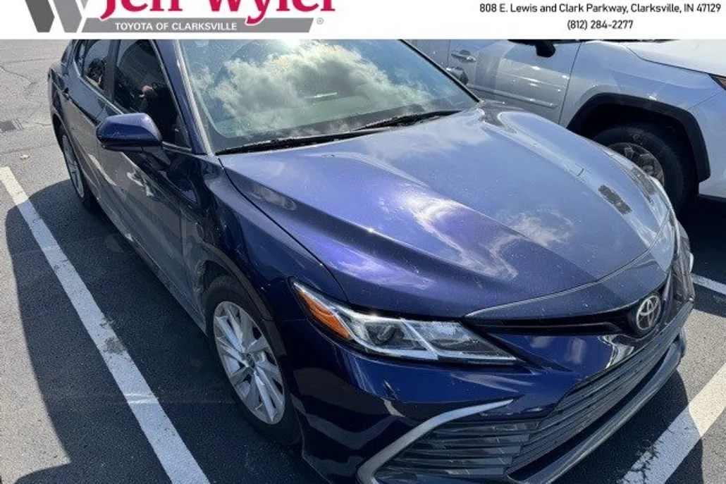 2021 Toyota Camry LE photo 1