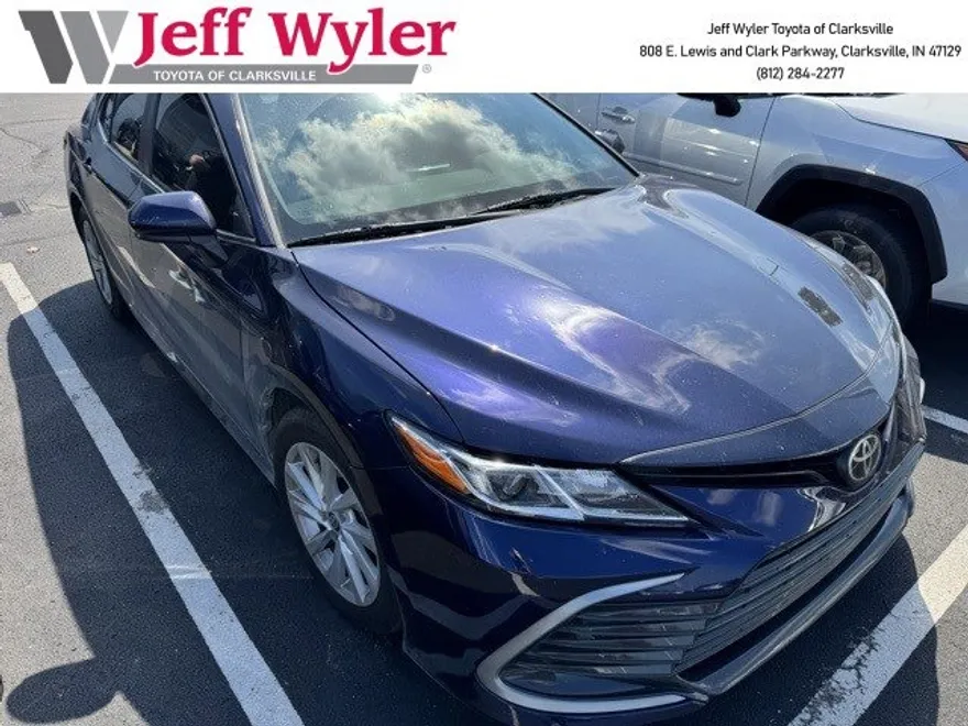 2021 Toyota Camry LE photo 1