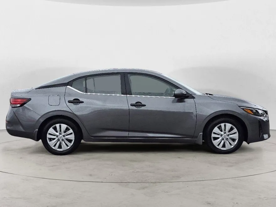 2025 Nissan Sentra S photo 1