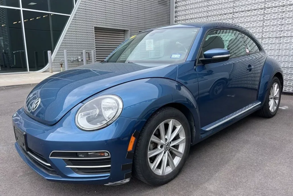 2017 Volkswagen Beetle 1.8T SE photo 1