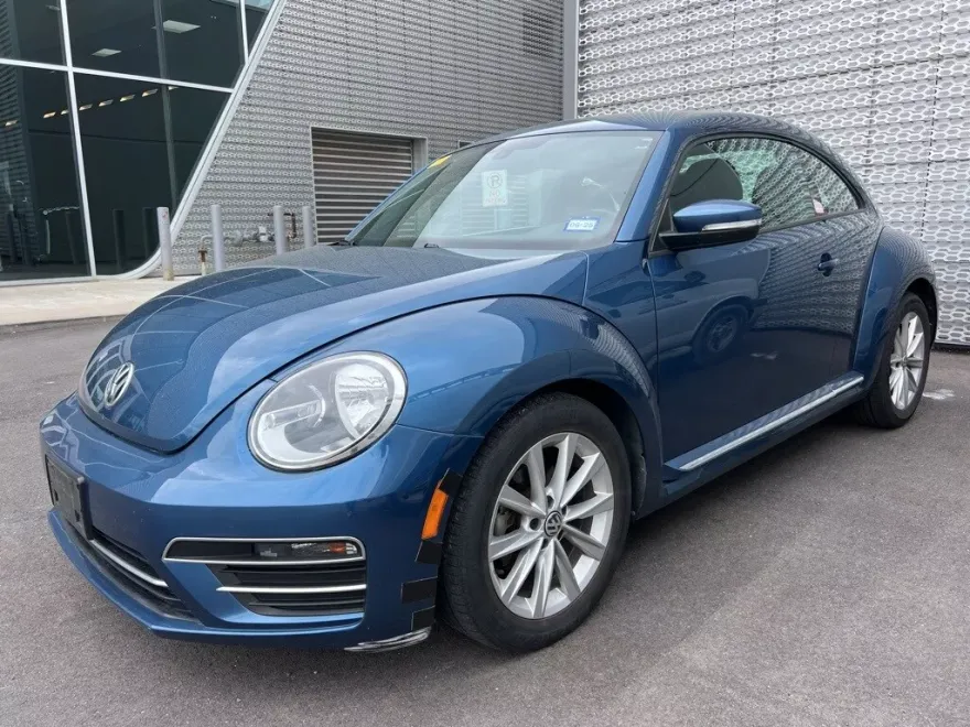 2017 Volkswagen Beetle 1.8T SE photo 1