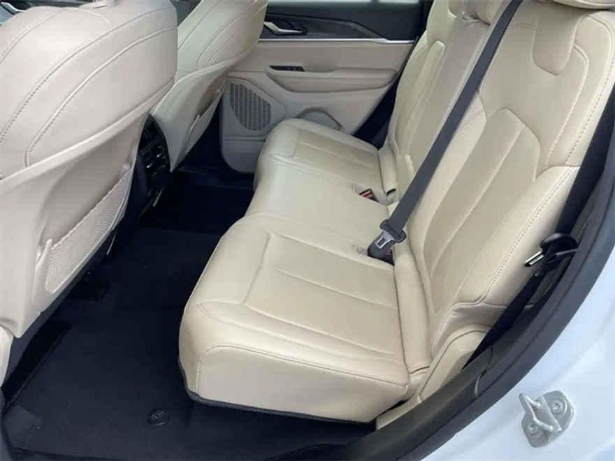 2023 Jeep Grand Cherokee Limited photo 1