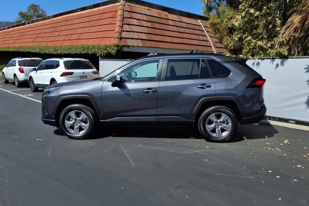 2024 Toyota RAV4 XLE photo 1