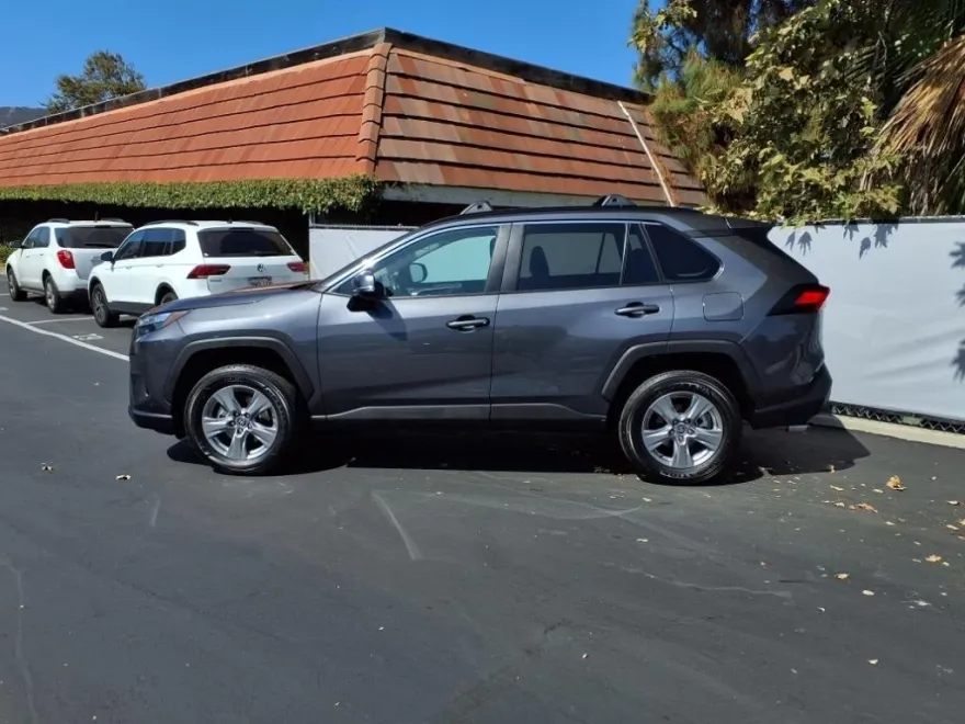 2024 Toyota RAV4 XLE photo 1