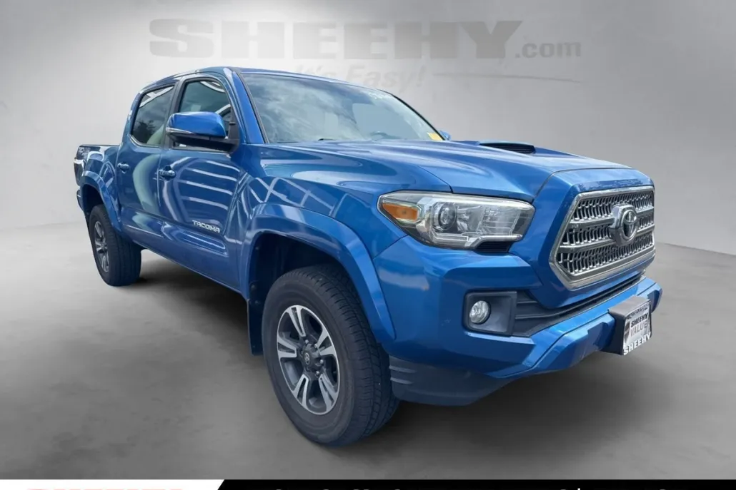 2017 Toyota Tacoma TRD Sport photo 1
