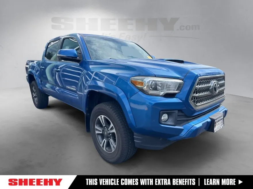 2017 Toyota Tacoma TRD Sport photo 1