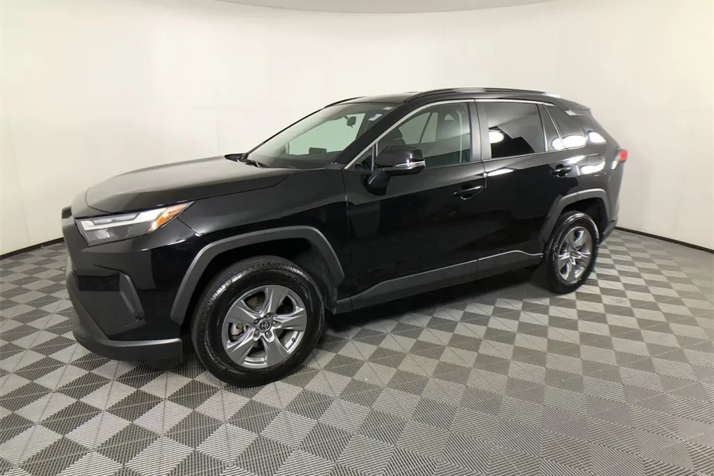 2024 Toyota RAV4 XLE photo 1