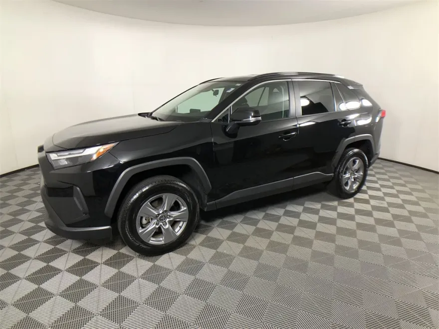 2024 Toyota RAV4 XLE photo 1