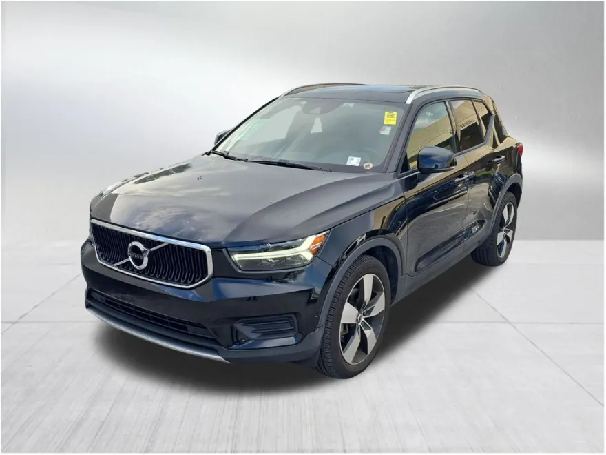 2019 Volvo XC40 T5 Momentum photo 1
