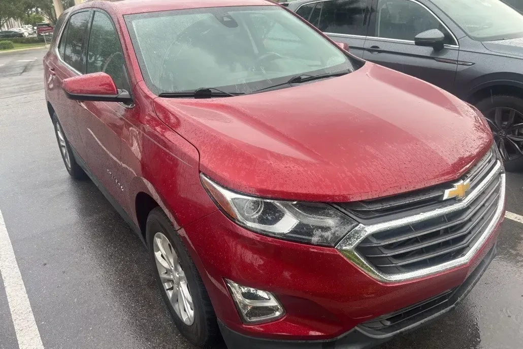 2020 Chevrolet Equinox LT photo 1