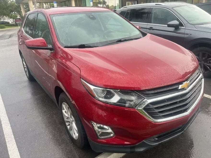2020 Chevrolet Equinox LT photo 1