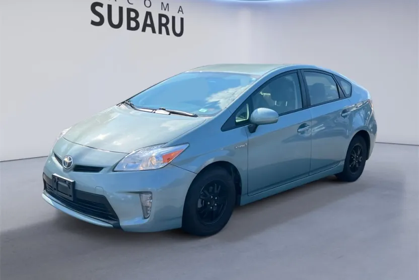 2015 Toyota Prius Four photo 1