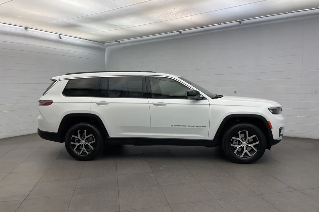 2025 Jeep Grand Cherokee Limited photo 1