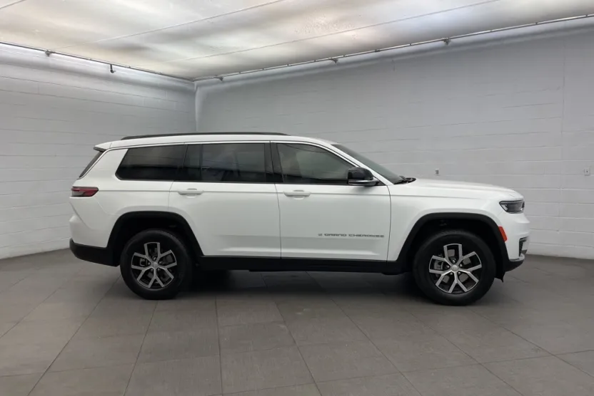 2025 Jeep Grand Cherokee Limited photo 1