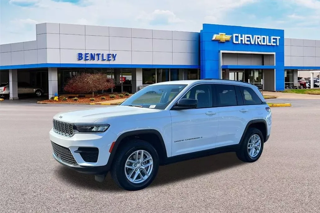 2023 Jeep Grand Cherokee Laredo photo 1
