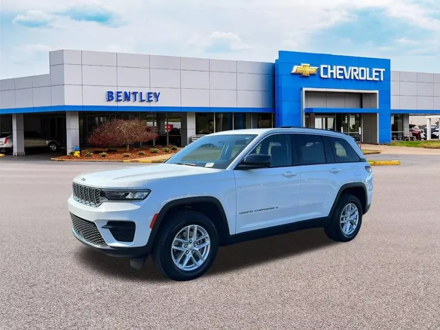 2023 Jeep Grand Cherokee Laredo photo 1